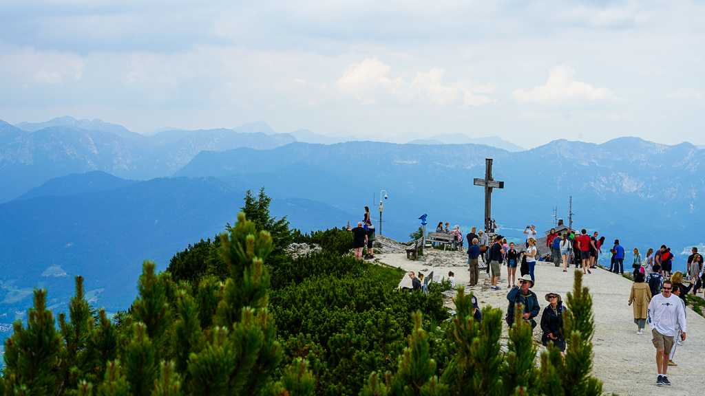Na samym szczycie Kehlstein, powyżej Herbaciarni stoi krzyż