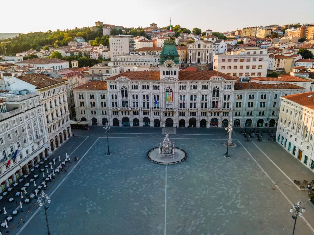 Triest z drona, Piazza Unità d'Italia