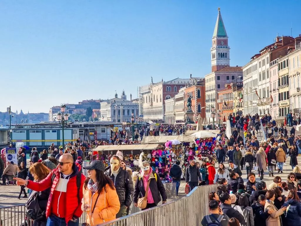 Karnawał w Wenecji 2023, kostiumy i maski Riva degli Schiavoni