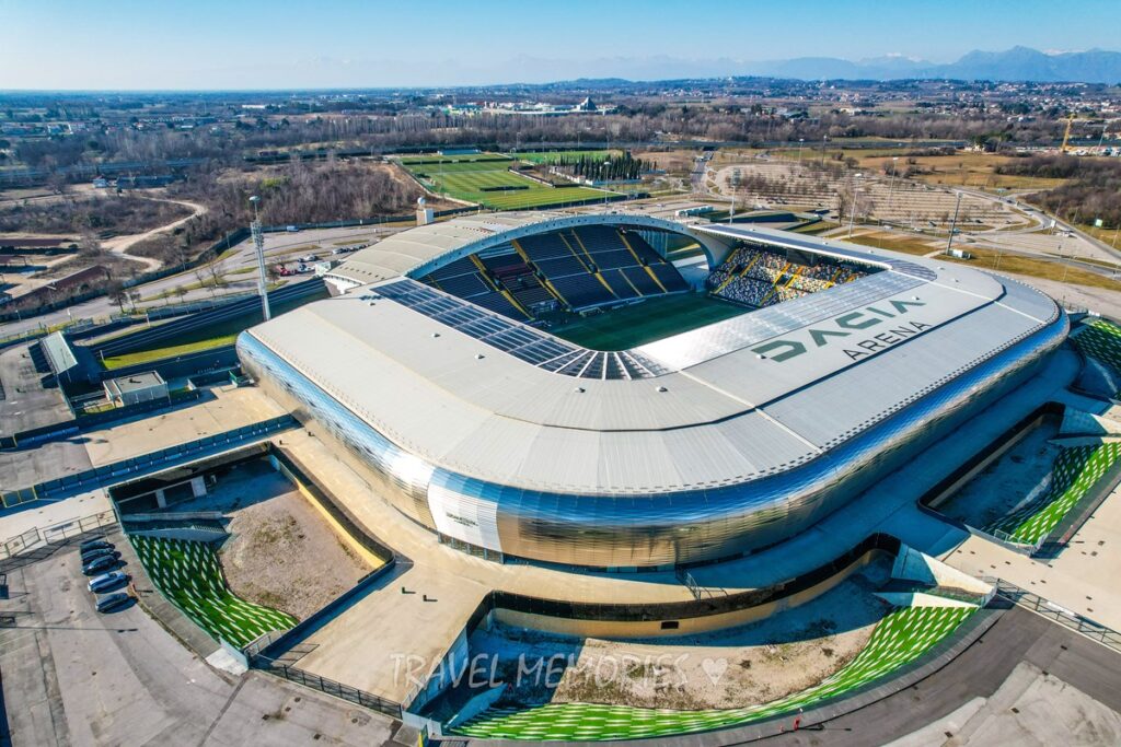 Udinese Calcio, Stadio Friuli, z boku