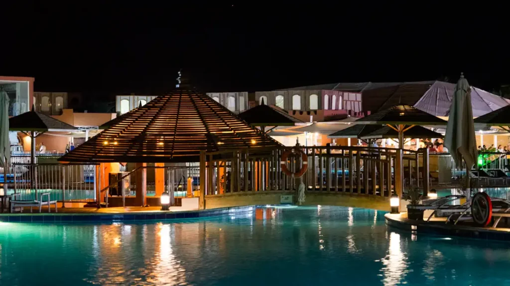 baseny nocą Hotel SUNRISE Hurghada