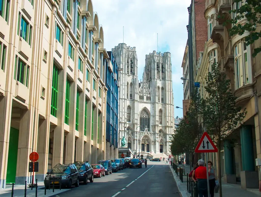 Katedra św. Michała i św. Guduli w Brukseli, widok z ulicy