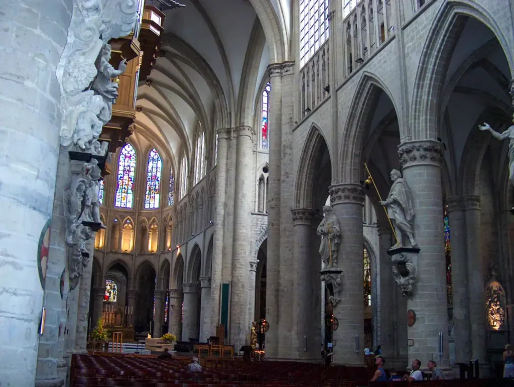 Katedra św. Michała i św. Guduli w Brukseli zdjęcie wewnątrz