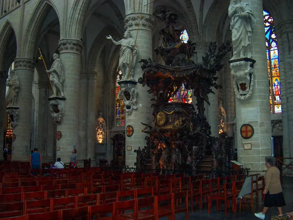 środek Katedra św. Michała i św. Guduli w Brukseli