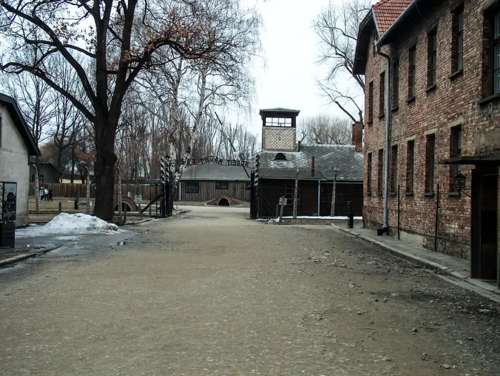 Brama wjazdowa do obozu koncentracyjnego Auschwitz I