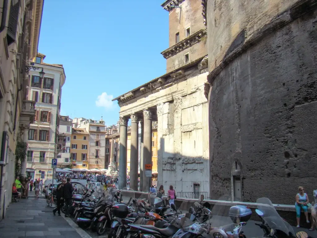 Panteon w Rzymie na zewnątrz