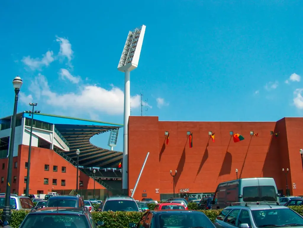 Stadion Heysel od strony parkingu