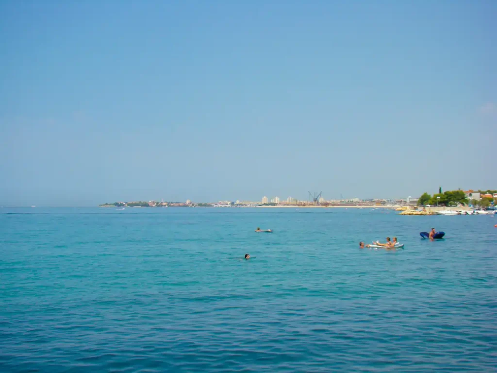 Morze Śródziemne w Chorwacji w tle Zadar