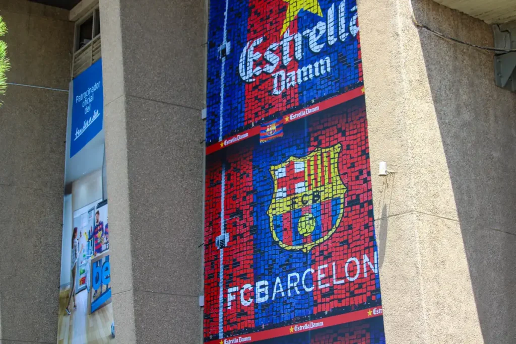Camp Nou w Barcelonie, elewacja