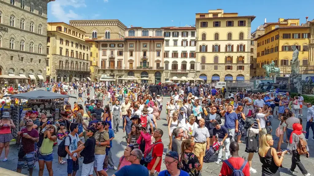 Piazza della Signoria pełna turystów