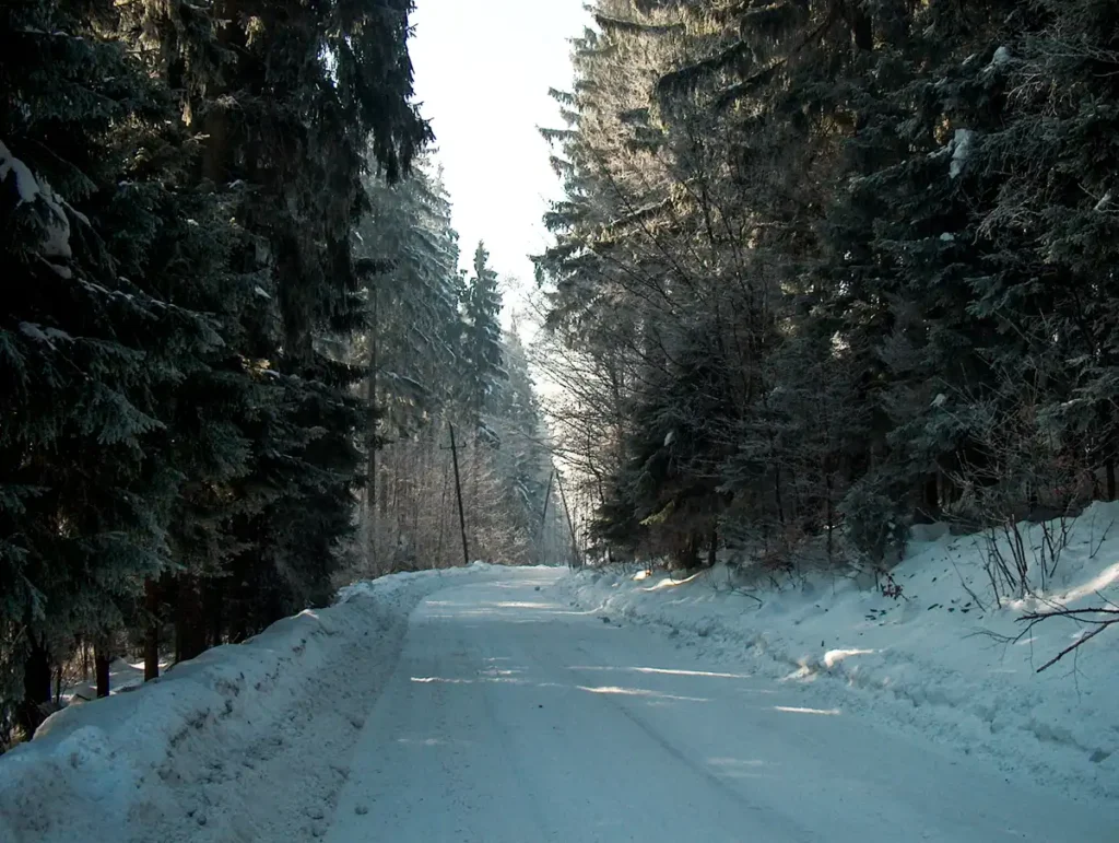 Ustroń Jaszowiec droga na Równicę zimą