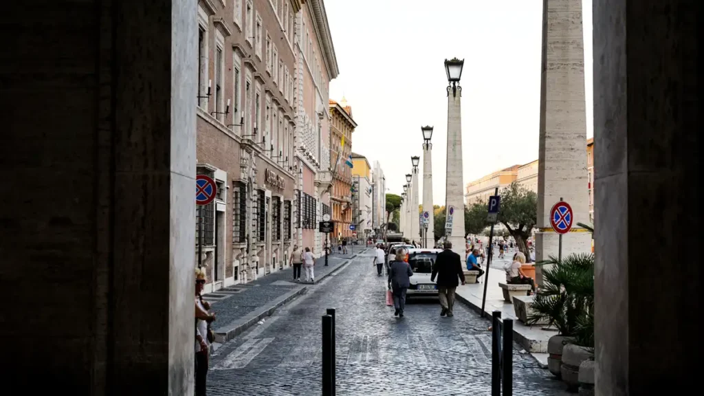 ulice latem w Watykanie