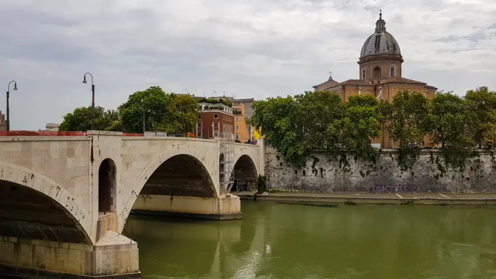 Rzeka Tyber most w Rzymie