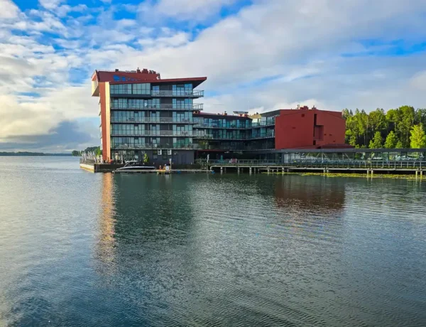 hotel mikolajki od strony jeziora